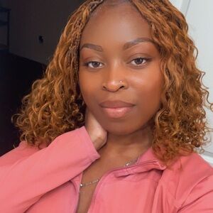 Meet your Posher, Tiara